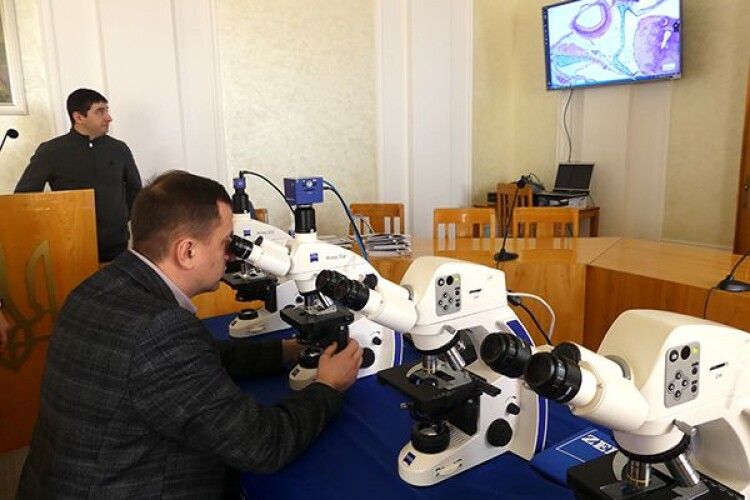 У Луцьку обирають обладнання для майбутньої лабораторії медичного факультету