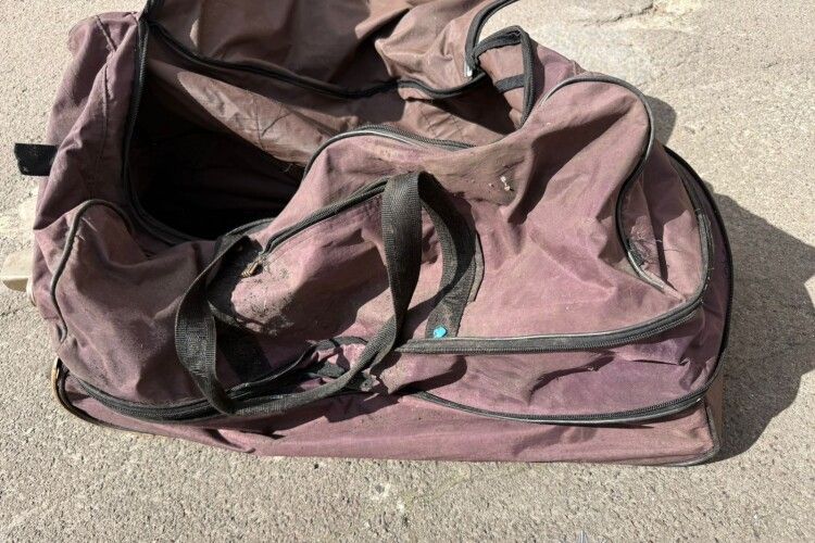 Смерть немовляти у Львові: поліція просить допомогти в ідентифікації речей зі знайденої сумки