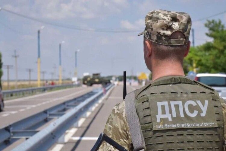 В Україні військовозобов'язаним можуть дозволити виїжджати за кордон
