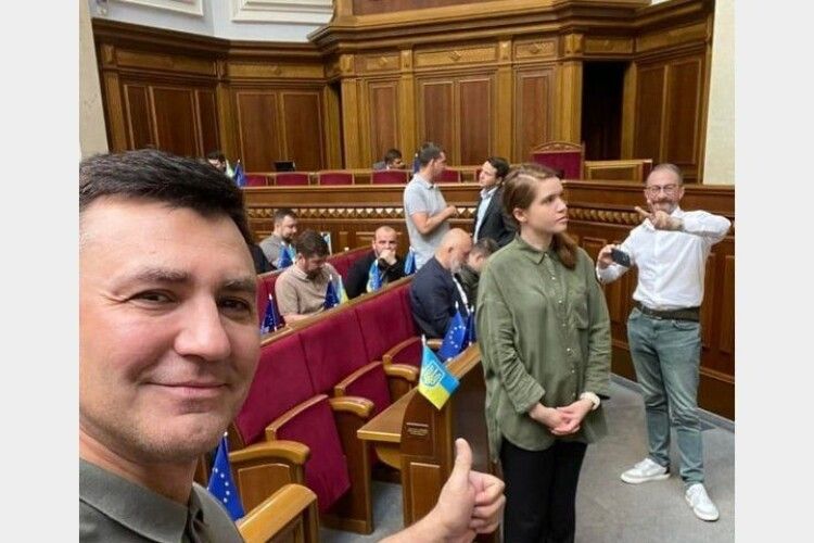 «Слуга» Безугла дала свідчення проти «слуги» Тищенка