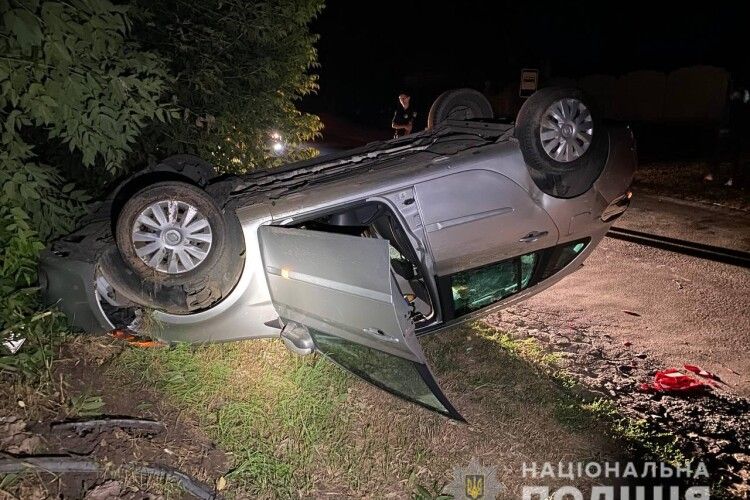 Рівнянин залишив на кілька хвилин вночі відкрите авто і знайшов його... за 300 метрів догори дригом 
