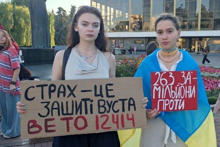 Молодь Волині не хоче, щоб Зеленський став «царем-батюшкою»
