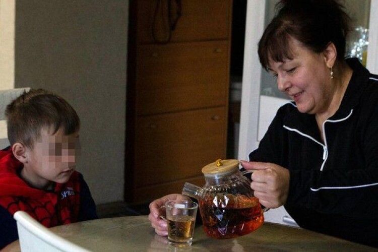 Поки мама на фронті патронатна родина з Волині виховує її сина (Відео)