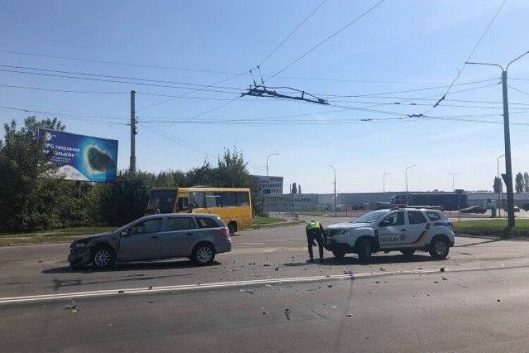 Біля Луцька сталася аварія: постраждалих шпиталізували (Фото)