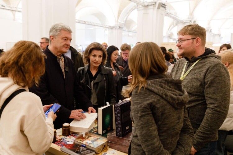 Родинна традиція: Петро і Марина Порошенки сходили на Книжковий Арсенал