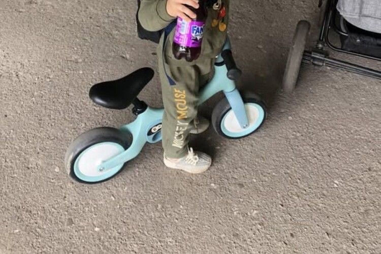 Лучанка звернулася до злодія, який поцупив ... біговел для малюків