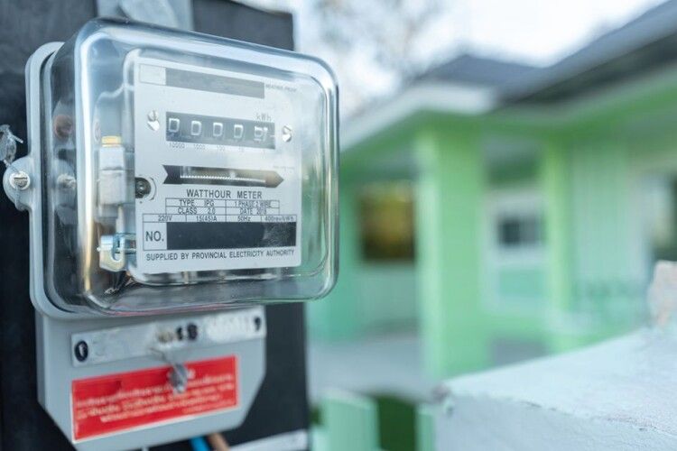 Українці по-новому платитимуть за електрику через відключення: що зміниться