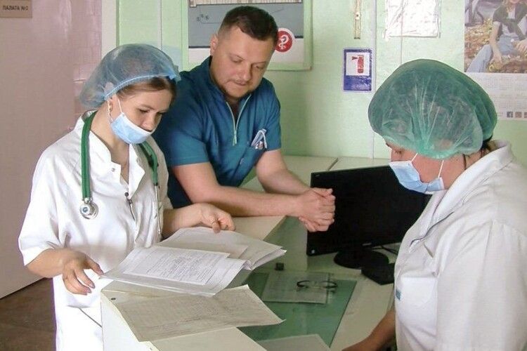 Подружжя лікарів з Маріуполя переїхало на Волинь і готове свідчити в суді