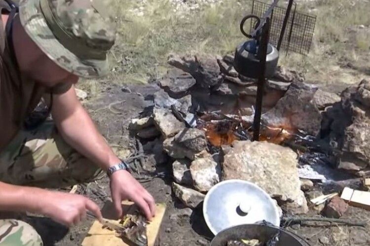 «Італійська паста, закарпатський бограч...»: бійці перетворили польову кухню на вишуканий «ресторан»