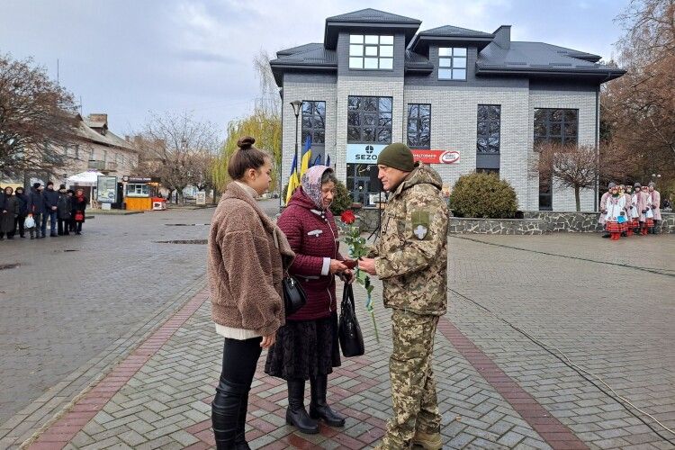 У місті на Волині рідним полеглих Героїв вручили їхні посмертні нагороди