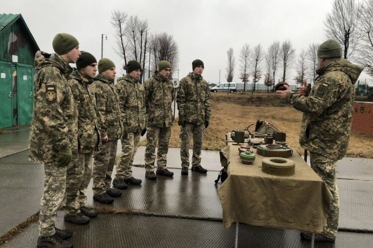 З 1 вересня 2025 року в усіх українських закладах вищої освіти буде запроваджено базову загальновійськову підготовку