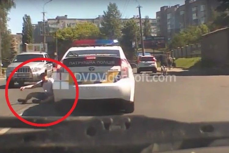 У Луцьку поліцейська машина збила пішохода