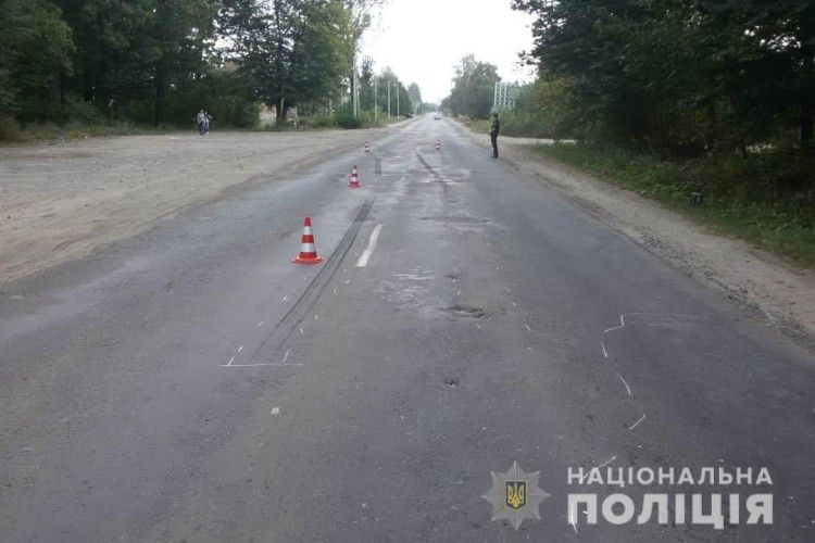 Під Костополем автівка насмерть збила 80-річного велосипедиста