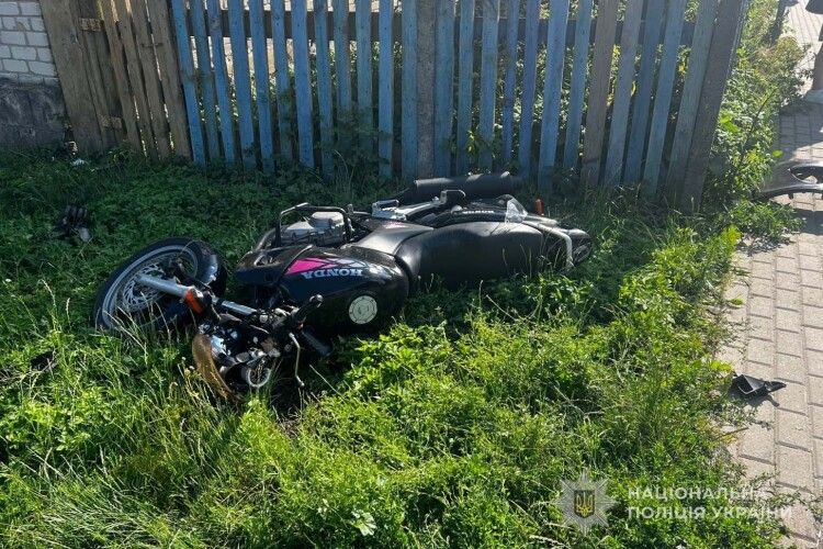 На Волині мотоцикліст потрапив під колеса автівки