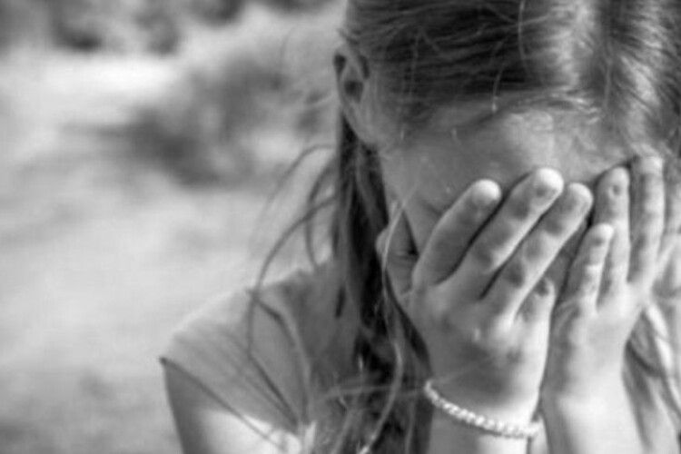 На Полтавщині чоловік згвалтував 9-річну дівчинку після знайомства у соцмережі