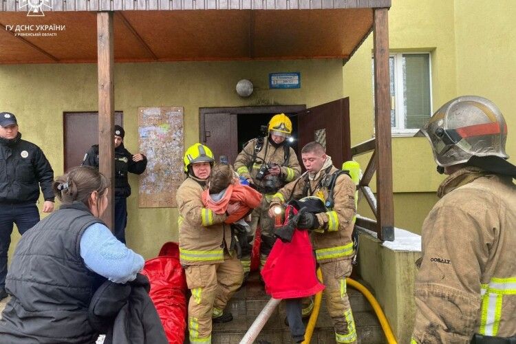У багатоповерхівці в Рівному сталася пожежа (Фото)