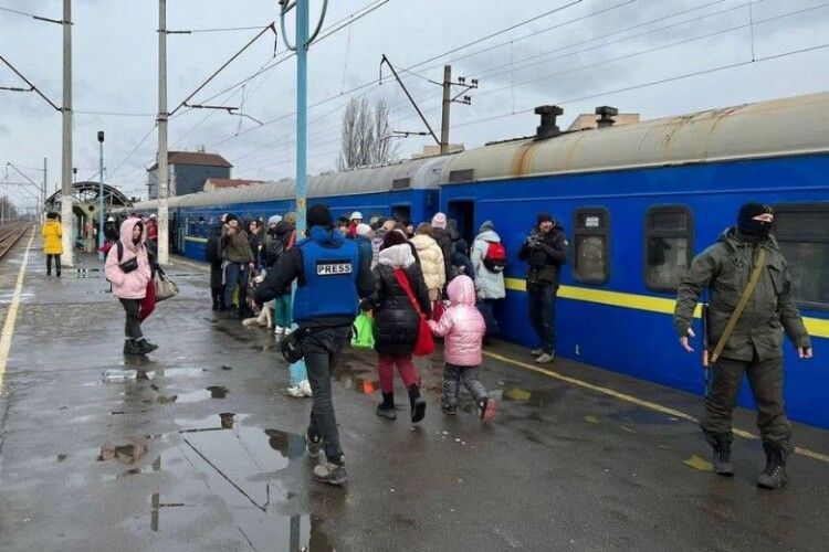 Під обстріл окупантів потрапив евакуаційний потяг Краматорськ – Львів, загинула провідниця