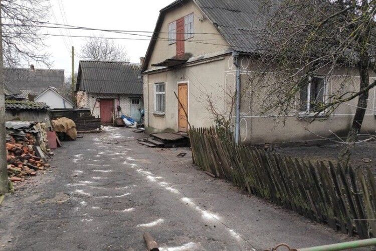 Волинянка, яку покусав скажений собака, досі в лікарні