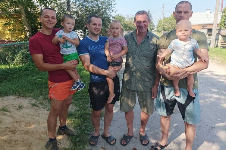 Один із трьох синів-воїнів подружжя Сергієнків з Волині повернувся додому «на щиті»