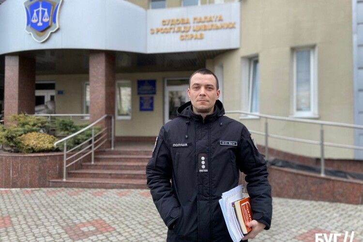 Повідомляють про суд по справі поліцейського, який спинив п’яного прокурора у Нововолинську