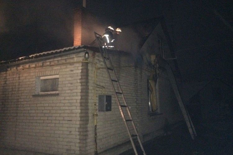 Рятувальники загасили пожежу у Володимирі-Волинську