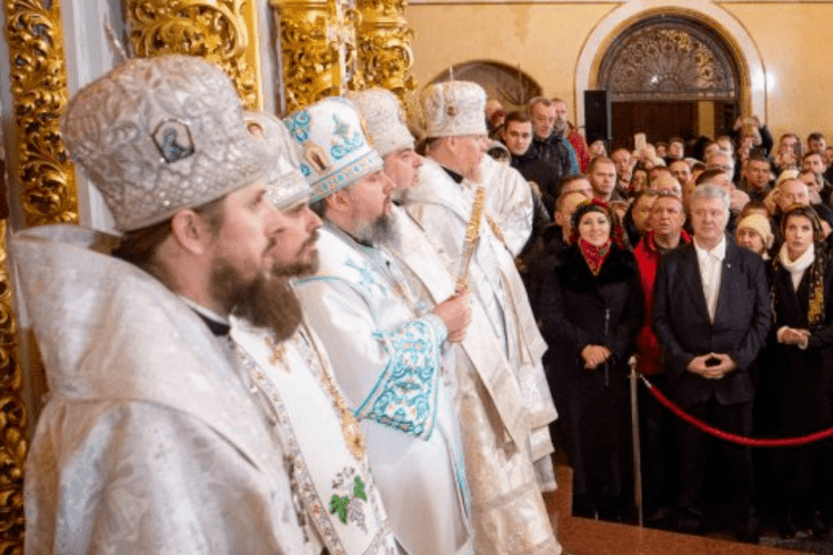 Українська молитва в Лаврі наближає нашу перемогу, – Порошенко