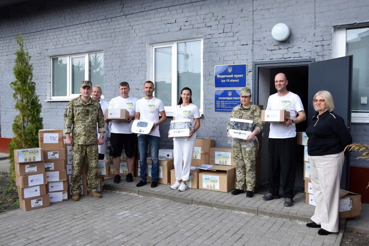 Волинські прикордонники отримали від волонтерів важливе медичне обладнання 