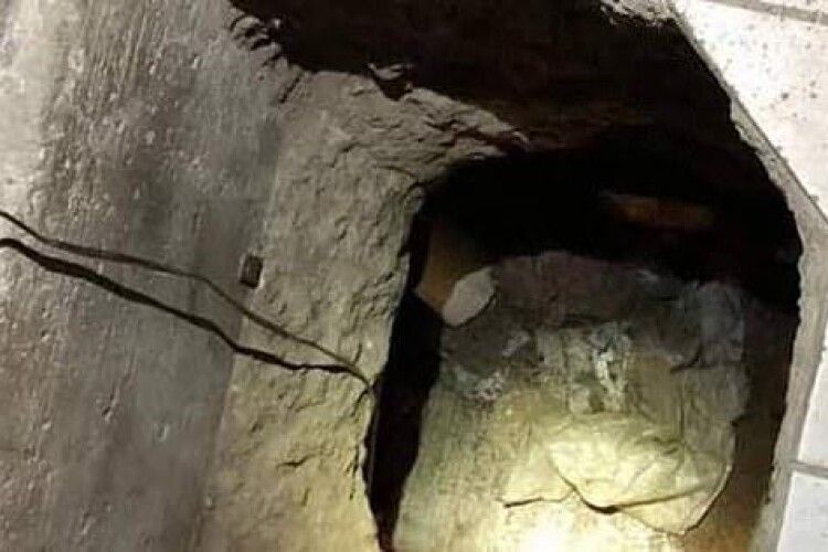 У Мексиці одружений чоловік прорив підземний тунель прямісінько у спальню своєї коханки