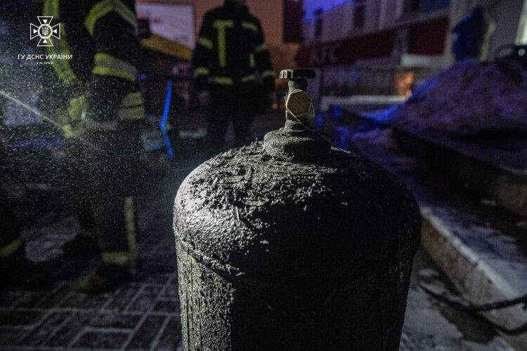 У Києві в кіоску швидкої їжі вибухнув газовий балон: 5 постраждалих (Фото)