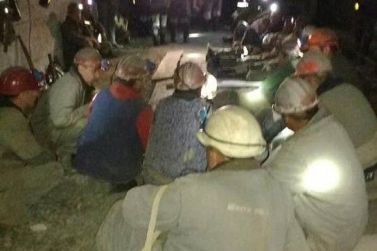 Шахтарі Нововолинська третю добу проводять підземний страйк