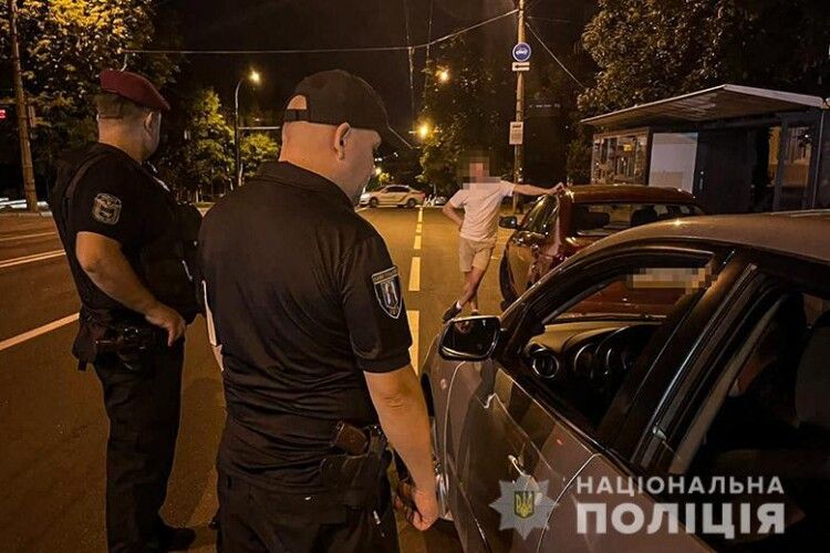 Поліція провела рейди нічними клубами: вручили 219 повісток чоловікам