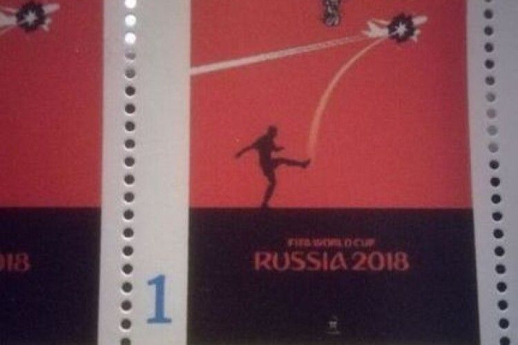 Футболіст м'ячем збиває літак...