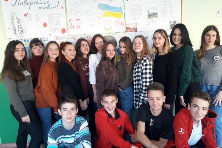Школярі зібрали 15 тисяч гривень на допомогу військовим