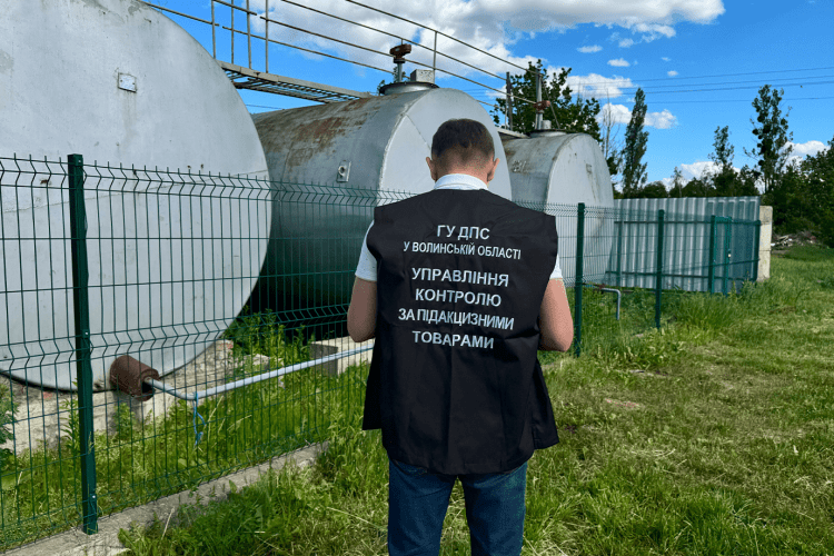 У Луцькому районі виявили факт зберігання понад 80 тонн пального без ліцензії