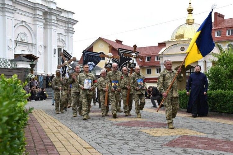 У Луцьку провели в останню путь одразу трьох Героїв