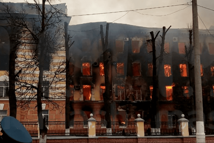 Під час пожежі в інституті російського міністерства війни загинуло 5 людей (Фото, відео)