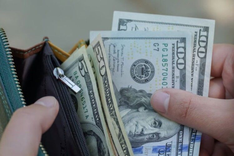 Схема на 8000 доларів: експоліцейський з Волині переправляв ухилянтів та уникнув тюрми