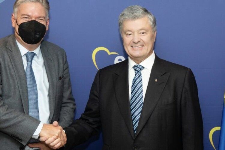 Порошенко у Брюсселі провів зустріч з Генсеком Європейської народної партії 