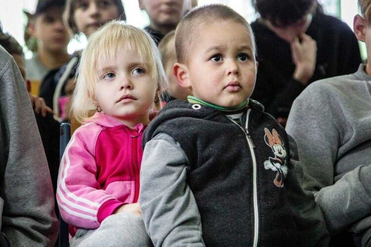 Чому росія викрадає українських дітей