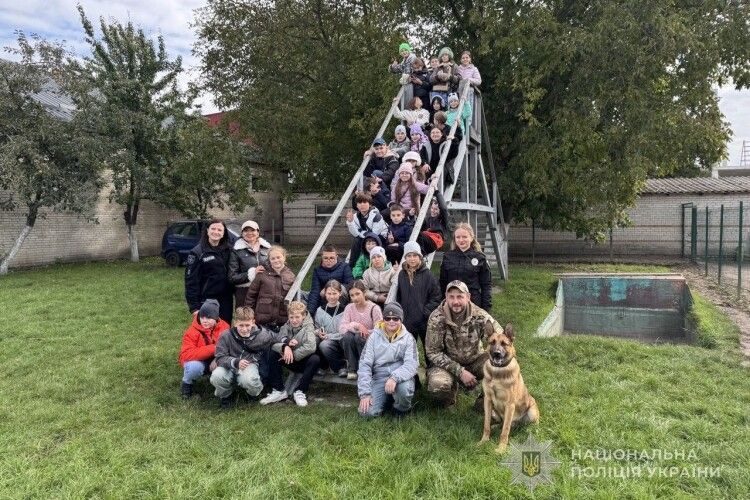 На Волині школярам показали суперсобак