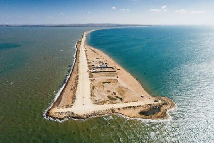 В окупованому Криму частину Тузли «передали» Росії 