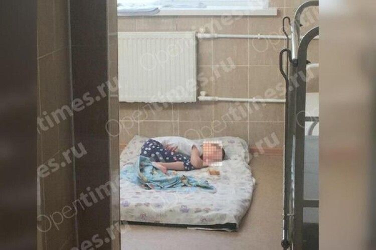 Тримала дочку в клітці: в Росії жахнули розповіддю про горе-матір