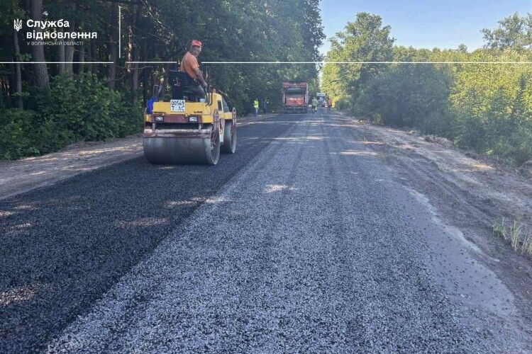 На Волині ремонтують дороги за допомогою новітнього методу