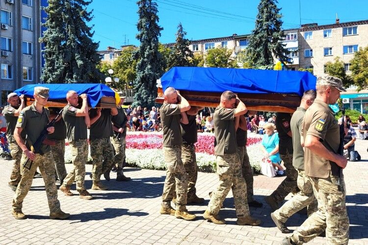 Ковель провів в останню земну дорогу двох захисників – Петра Каноніка та Олександра Пащука