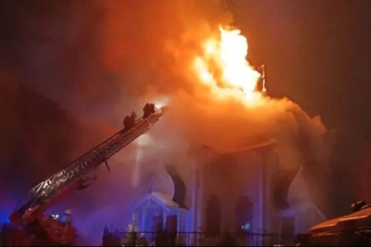 На росії згоріла церква, в якій благословляли на війну мобіків (Відео)