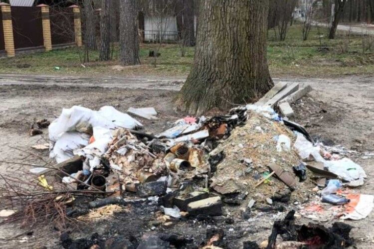 У Бучі знайшли тіла людей, яких рашисти намагалися спалити: це сім'я з дітьми (Фото18+)