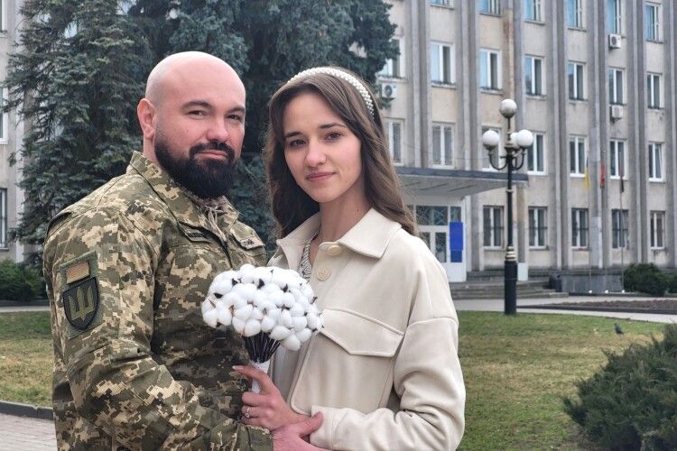 Бойовий медик з Миколаєва одружився на ковельчанці