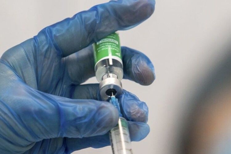 Які побічні реакції фіксують у вакцинованих від коронавірусу найчастіше