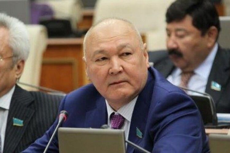 У Казахстані кандидат у президенти не склав іспит з мови та вибув із передвиборчих перегонів