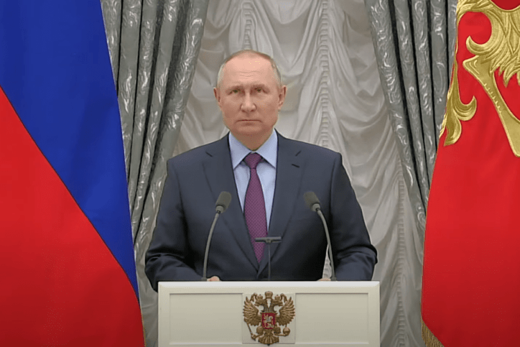 путін може 9 травня оголосити про визнання ОРДЛО частиною росії, – Денисенко